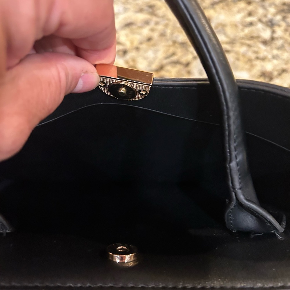 La Terre Fashion Black Satchel/ Handbag - Picture 6 of 7